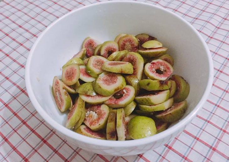 Step 1 Prepare the ingredients for Pork Ear Salad with Fig