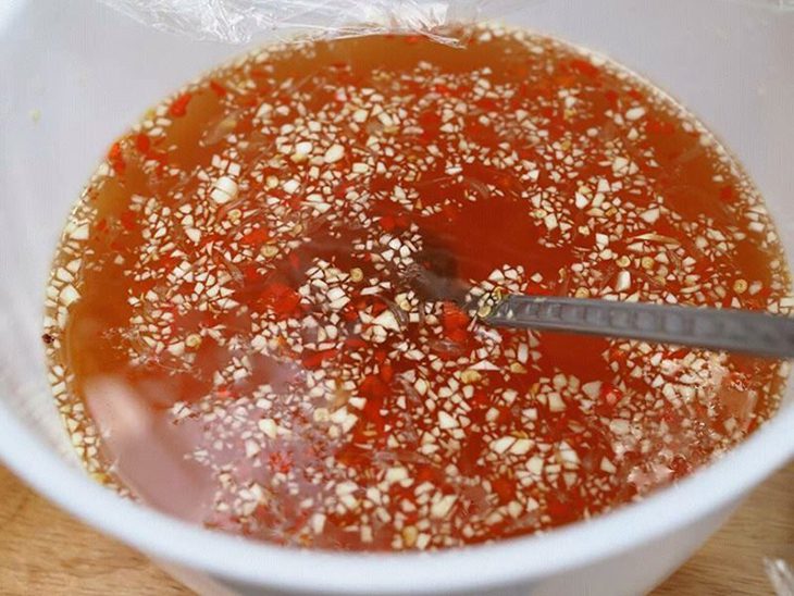 Step 3 Prepare the dressing for the salad Green mango pig ear salad