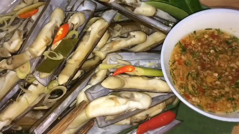 Clam steamed with lemongrass