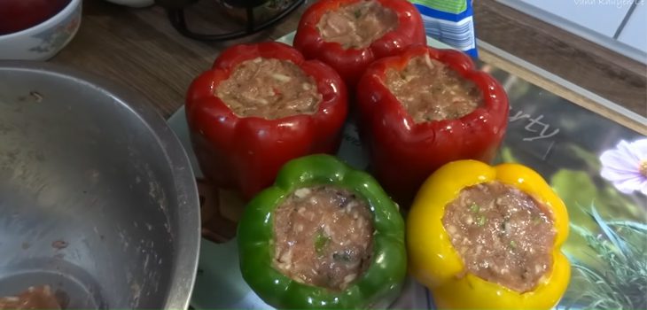 Step 3 Stuffing the filling for stuffed bell pepper with baked cheese