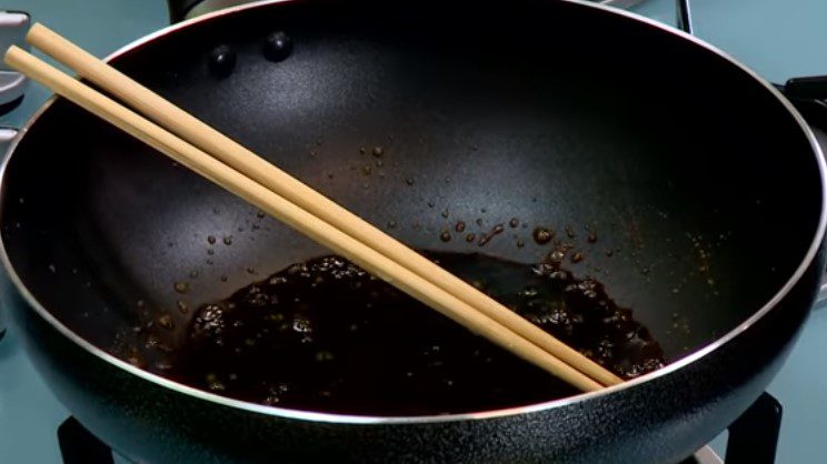 Step 3 Cook the braising sauce Sake braised with pepper