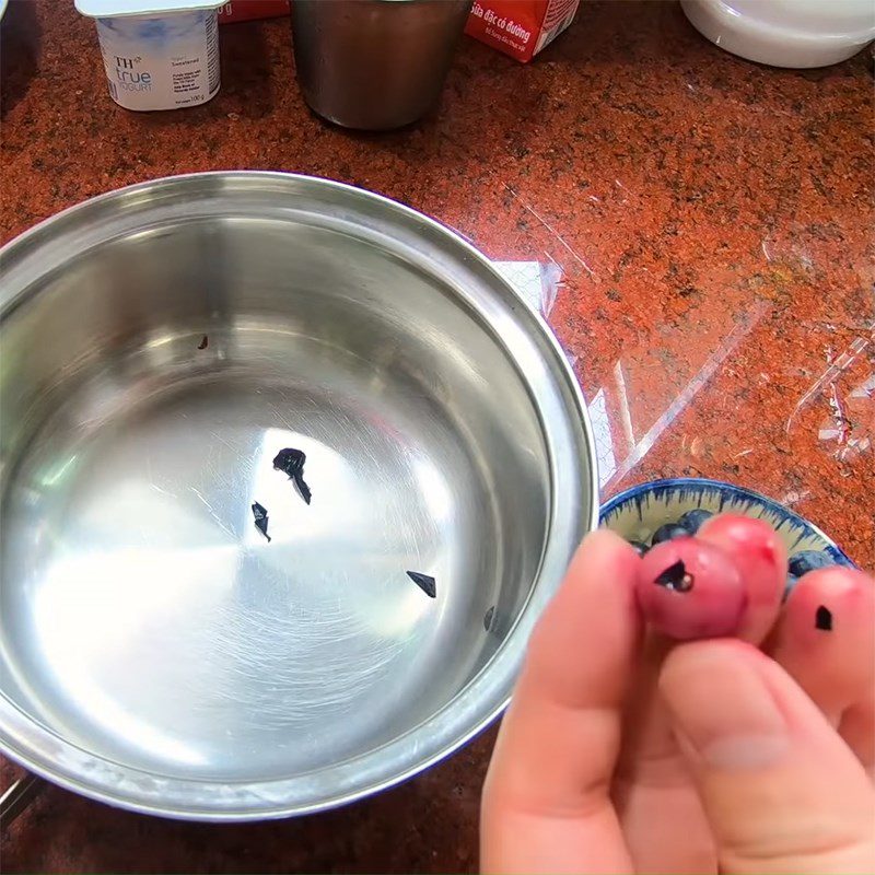 Step 2 Prepare the blueberries for Blueberry Yogurt