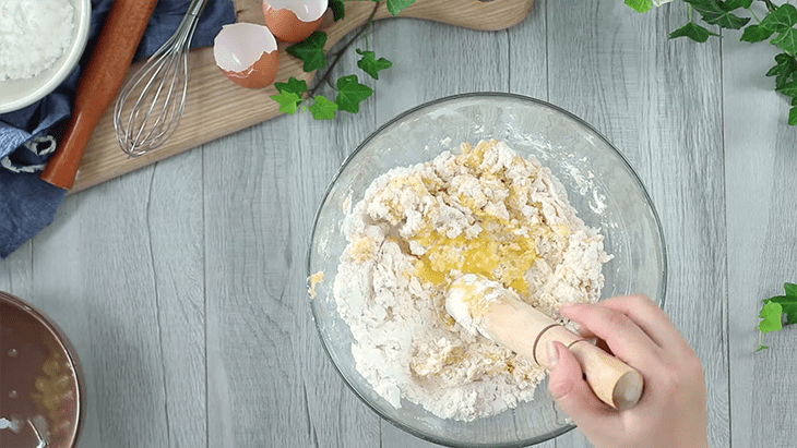 Step 1 Mixing the Dough for 3-color Wonton Wrappers