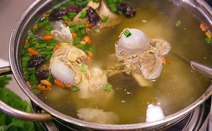 Step 1 Cook the broth for Hẹ noodle soup Hẹ noodle soup