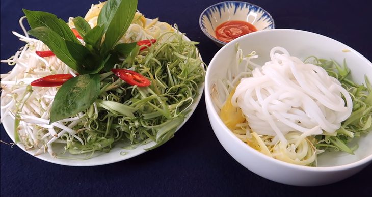 Step 4 Cook the broth for vegetarian Bun Bo Hue