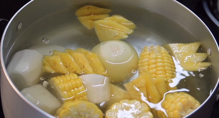 Step 4 Cook the broth for vegetarian Hue beef noodle soup