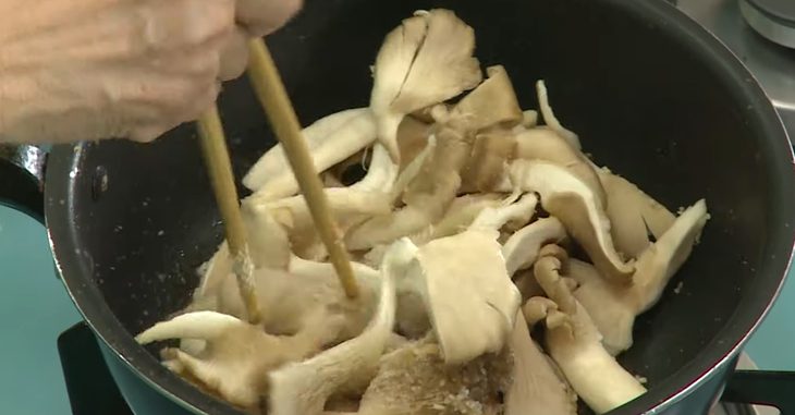 Step 2 Stir-fry filling for Vegetarian Bún kèn