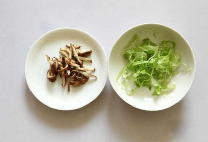 Step 1 Prepare the ingredients for Chicken Porridge using a rice cooker