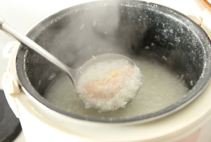 Step 2 Cook chicken porridge using a rice cooker