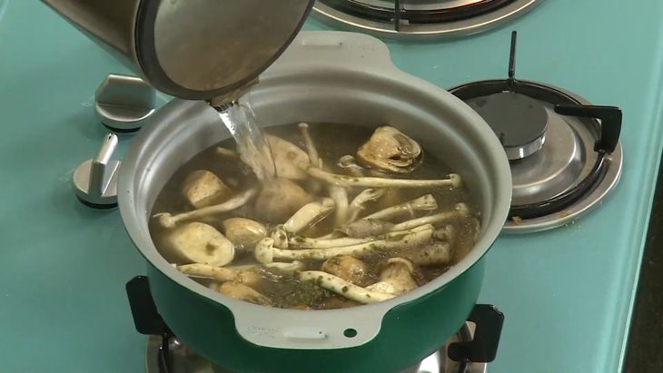 Step 2 Cooking Vegetarian Green Pepper Hotpot