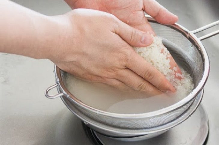 Step 2 Wash the Rice Cook Chicken Sticky Rice Using a Rice Cooker