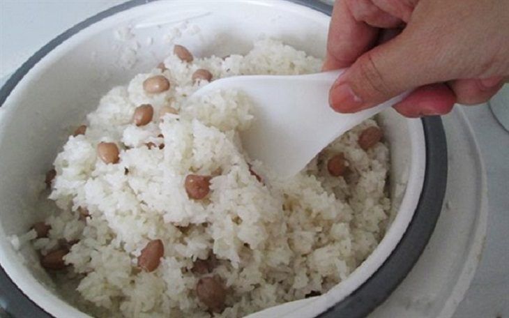 Step 3 Proceed to Cook Sticky Rice with Peanuts How to Cook Sticky Rice with Peanuts Using a Rice Cooker