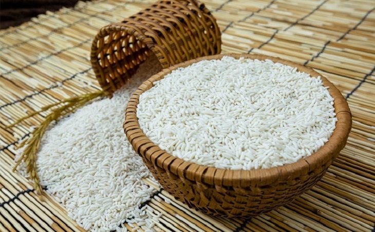 Step 1 Prepare Peanuts and Sticky Rice How to Cook Sticky Rice with Peanuts Using a Rice Cooker