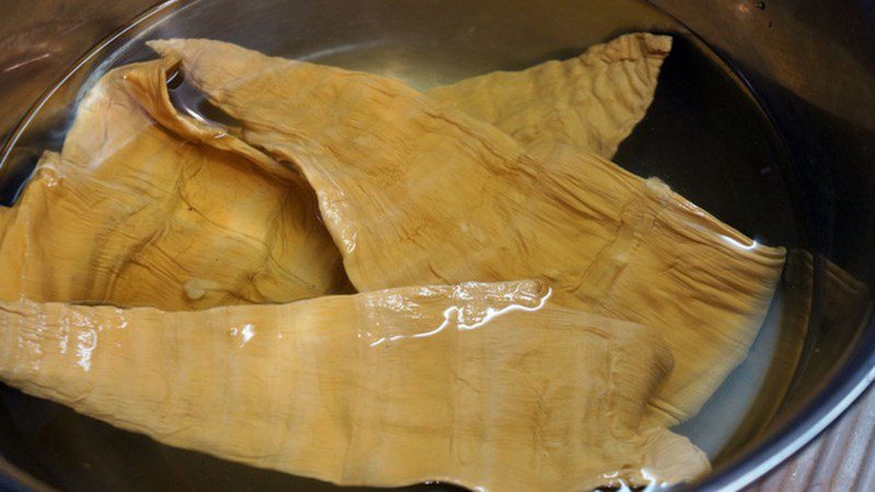 How to soak dried bamboo shoots quickly to become soft