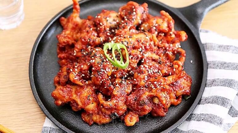 Spicy Stir-Fried Boneless Chicken Feet