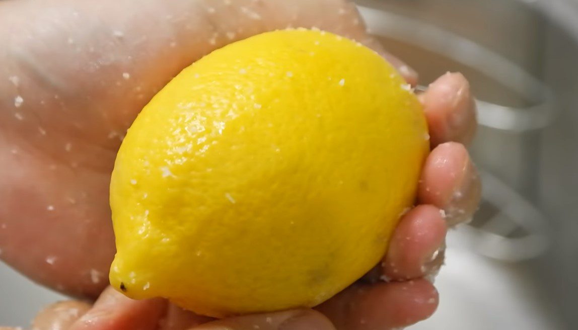 Step 1 Wash the fruit Dried fruit using an air fryer