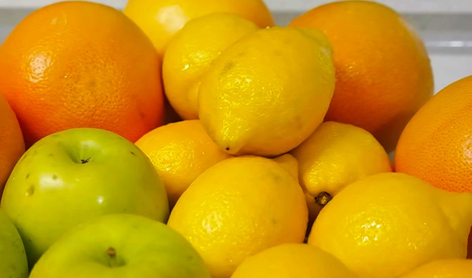 Ingredients for dried fruit using an air fryer