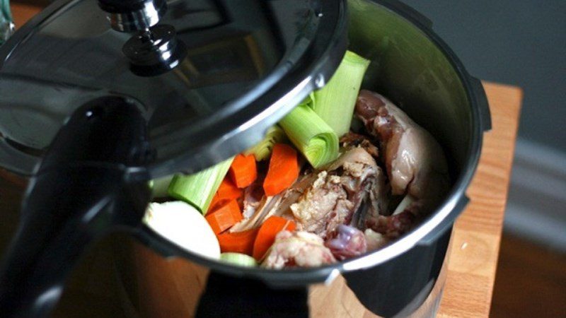 Beef bone stew with a pressure cooker