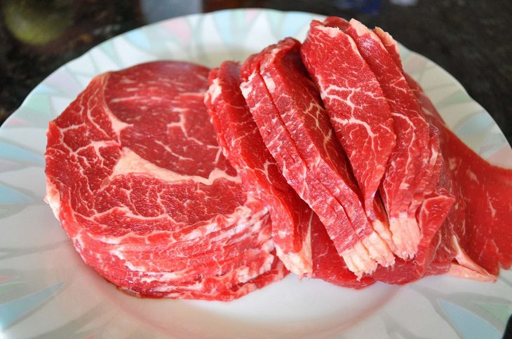 Step 1 Prepare the ingredients for marinating grilled beef