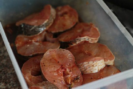 Step 2 Marinate the fish Braised snakehead fish