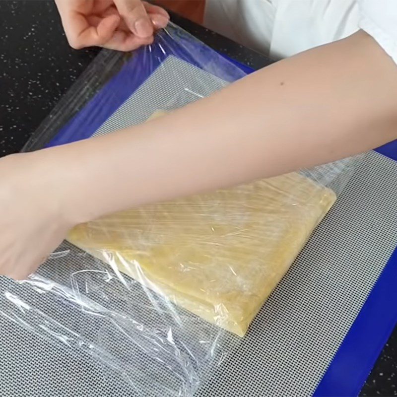 Step 4 Rolling and cutting the dough for mixed fruit tart in basket shape