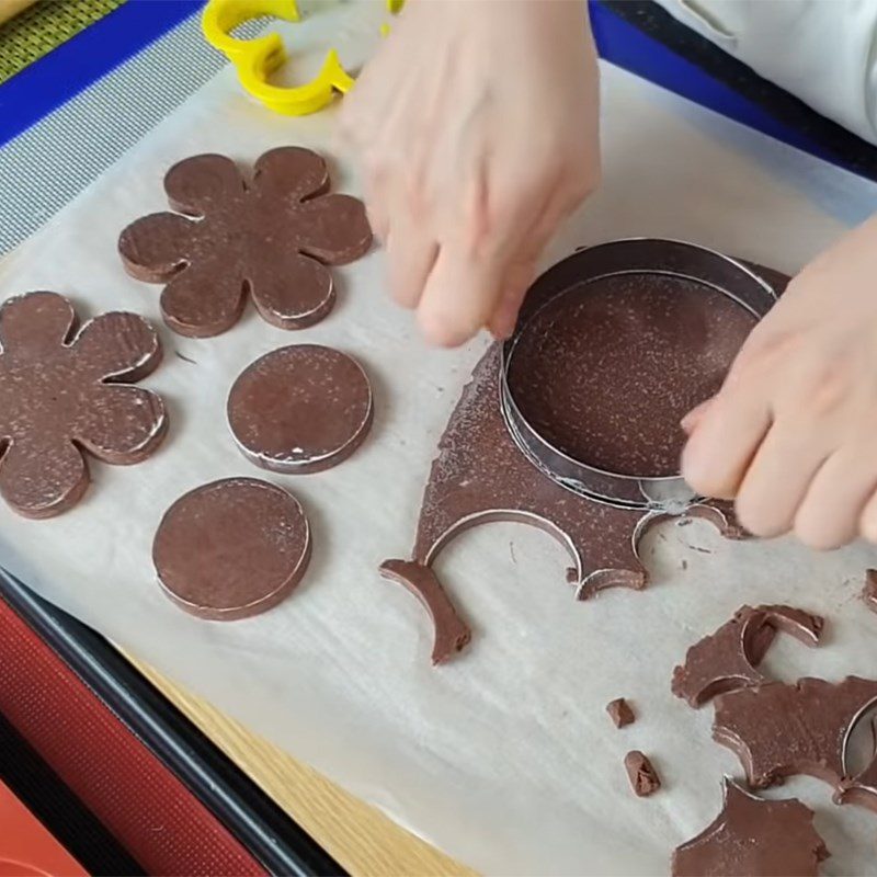 Step 5 Rolling the dough and shaping the cake for the assorted fruit tart in cup shape