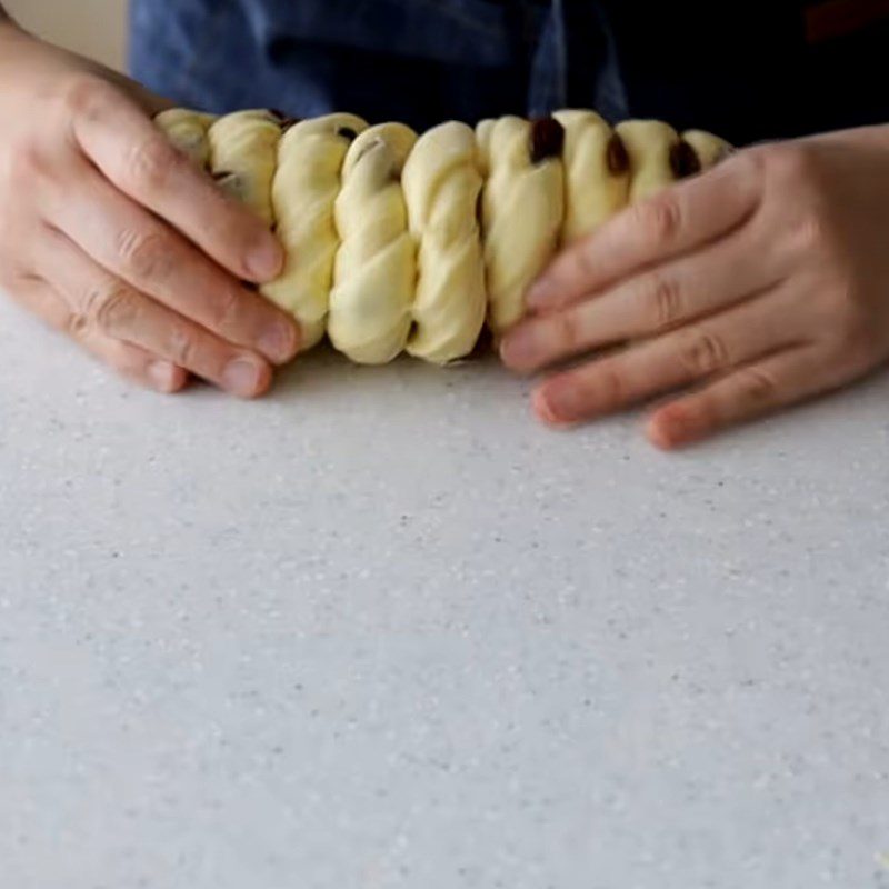 Step 4 Rolling dough and shaping the bread Raisin sandwich bread