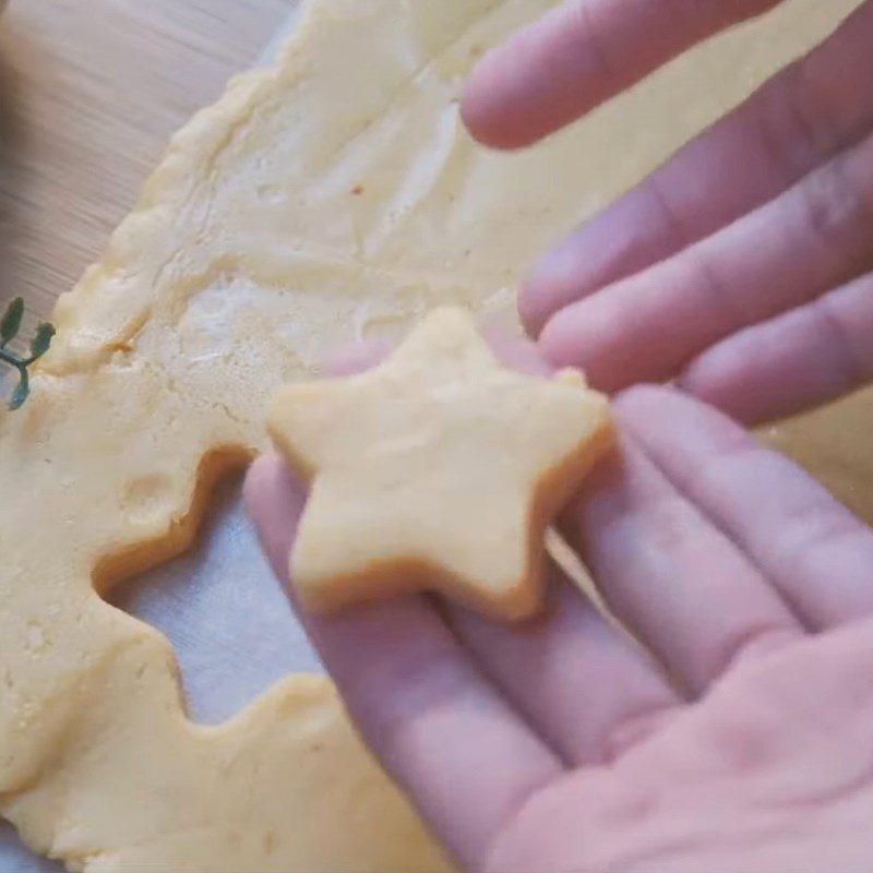 Step 4 Rolling the dough and shaping the cookies Salted egg cookies without an oven