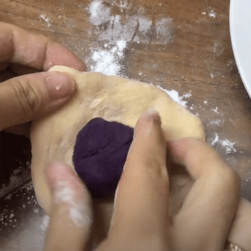 Step 5 Rolling the dough and shaping the cake Purple sweet potato bread