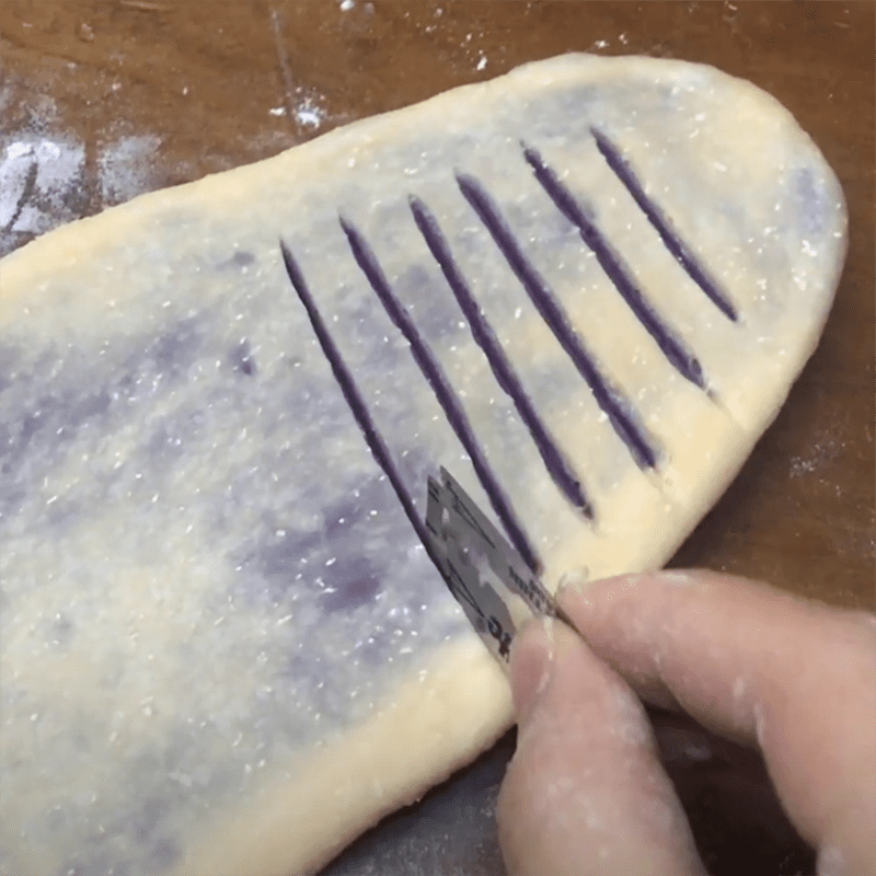 Step 5 Rolling the dough and shaping the cake Purple sweet potato bread