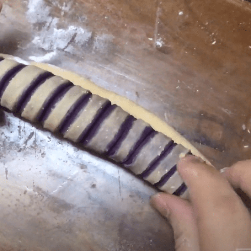 Step 5 Rolling the dough and shaping the cake Purple sweet potato bread