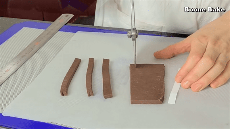 Step 5 Roll the dough and shape the cake Fruit tart with a cup shape