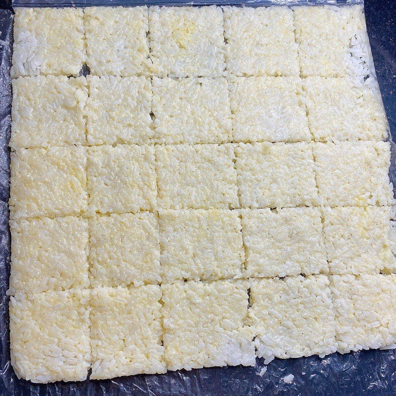 Step 2 Flattening the rice for crispy rice with fried pork floss and scallion oil