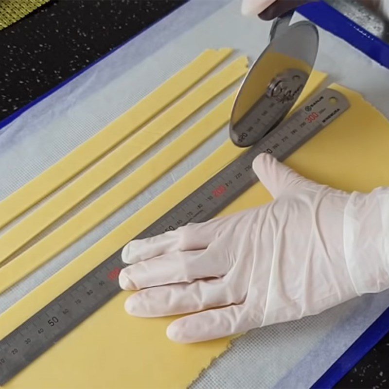 Step 4 Rolling and cutting the dough for mixed fruit tart in basket shape