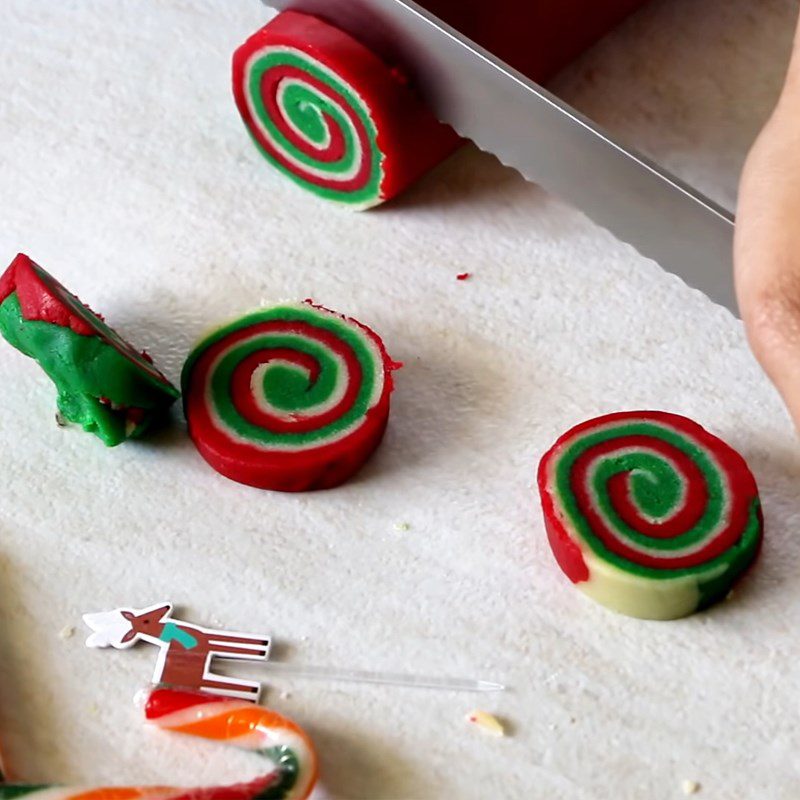 Step 4 Rolling and shaping the dough Egg-free spiral cookies