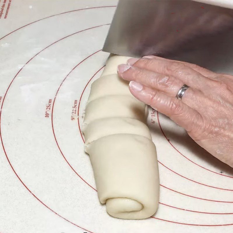 Step 4 Roll the dough wrapper