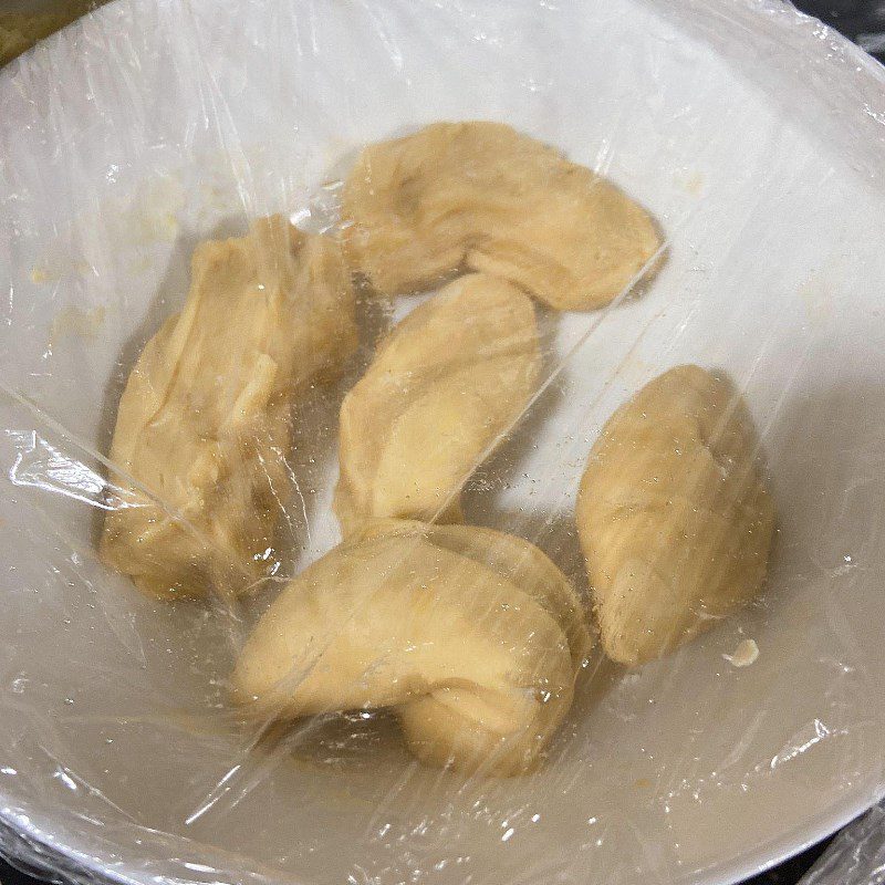 Step 5 Roll the dough for meat and egg stuffed pastry