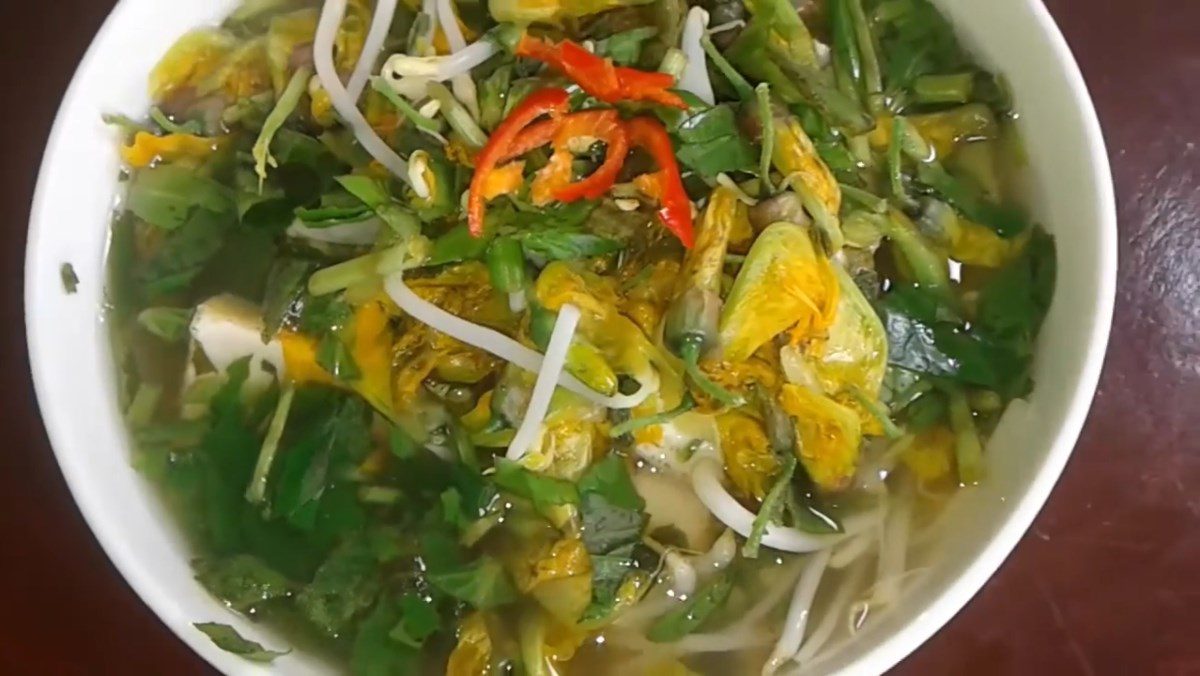 Vegetarian Sour Soup with Water Lily Flowers and Vegetables