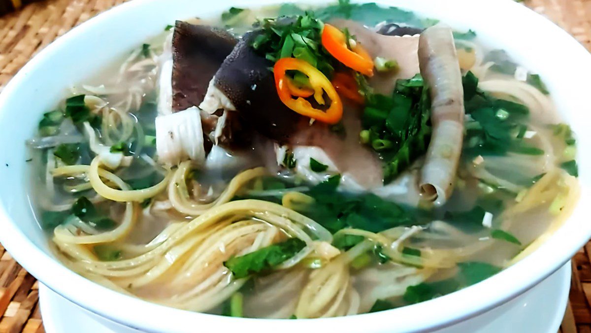 Sweet and sour stingray soup with banana blossom