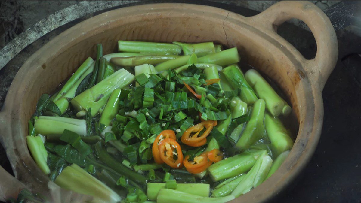 Sour Soup with Catfish and Water Spinach