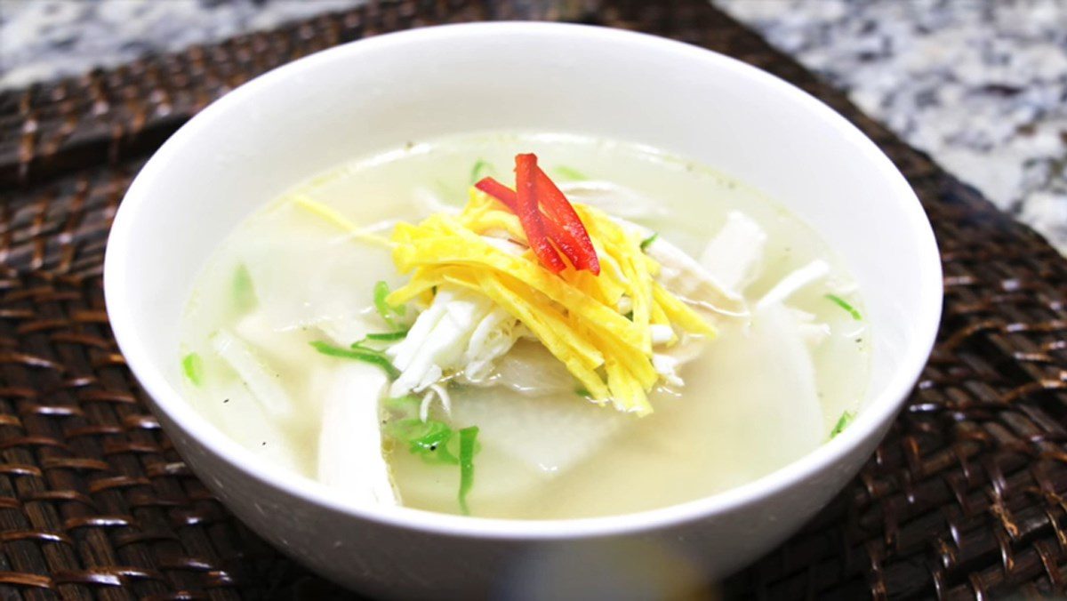 Radish soup with chicken