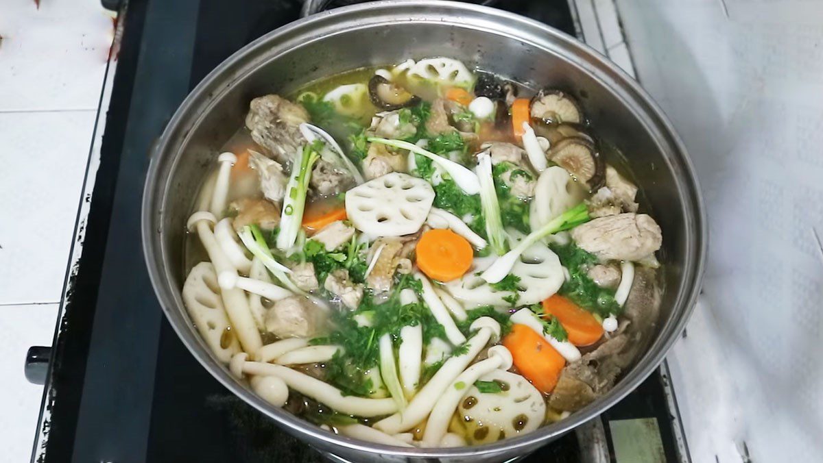 Lotus Root Soup with Chicken Bones