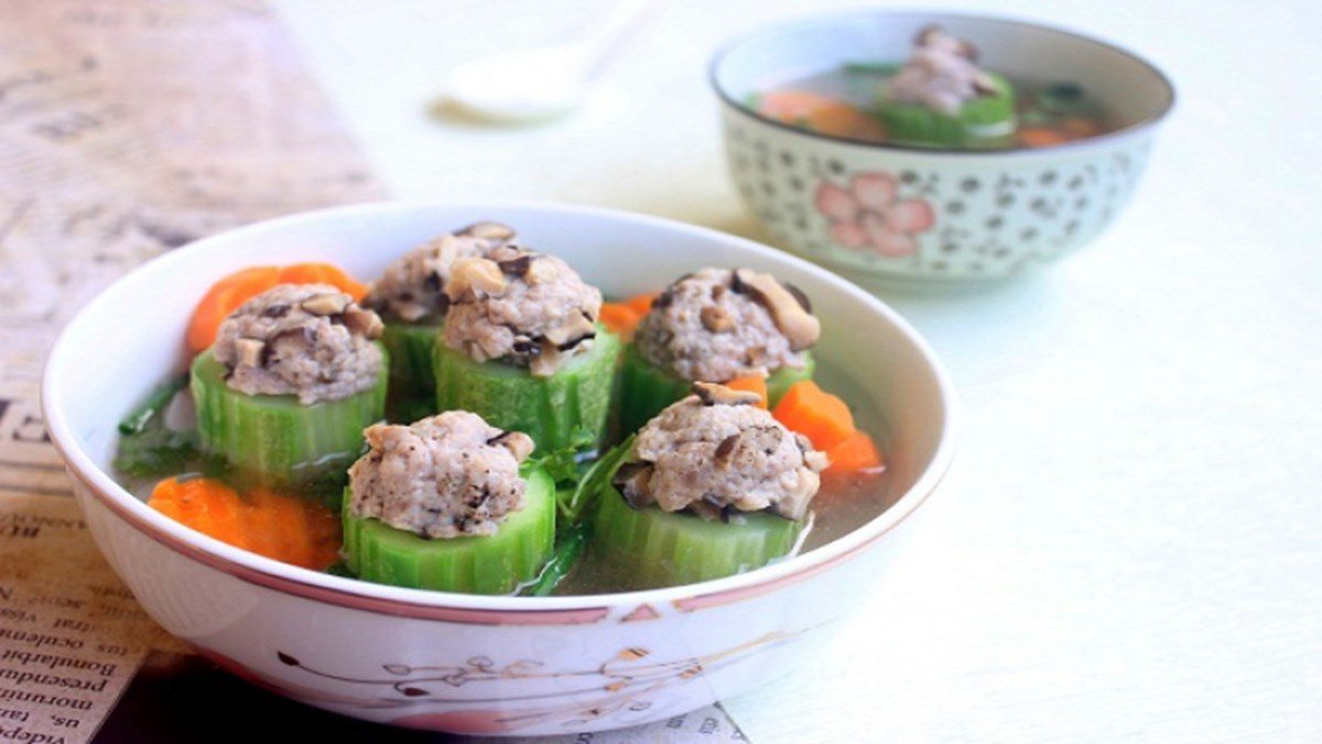 Cucumber soup stuffed with meat