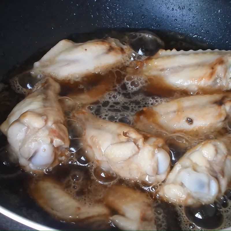 Step 3 Simmer the chicken wings Fried chicken wings with coca