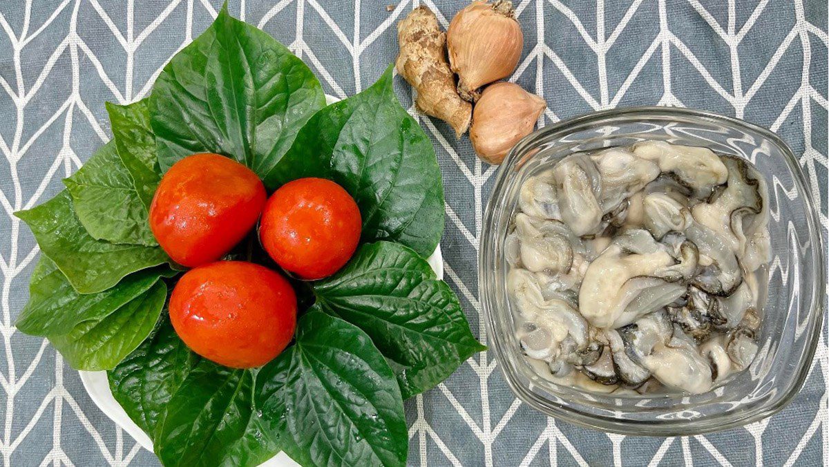 Ingredients for oyster soup with Vietnamese pepper leaves