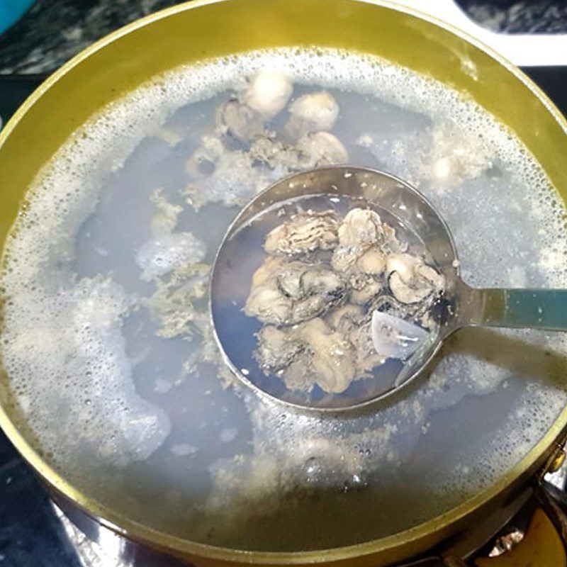 Step 3 Cooking oyster soup with gourd Oyster soup cooked with gourd