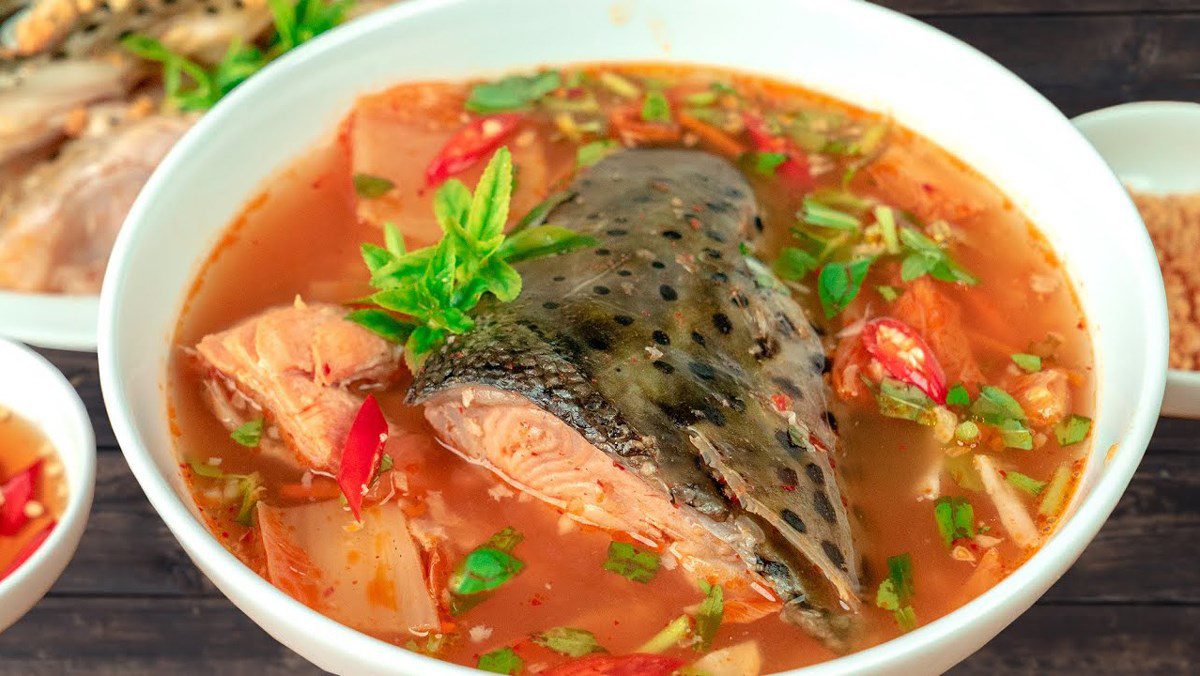 Canh kim chi đầu cá hồi