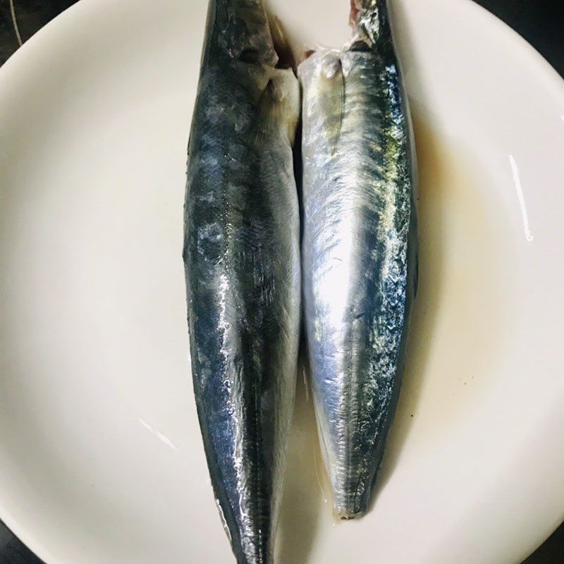 Step 1 Prepare the ingredients for Sour Bamboo Shoot Soup with Mackerel