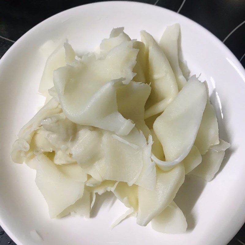 Step 1 Prepare the ingredients for Sour Bamboo Shoot Soup with Mackerel