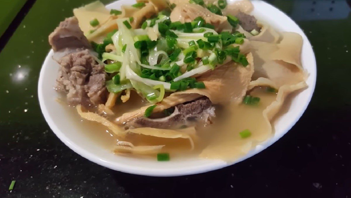 Dried bamboo shoot soup with bones